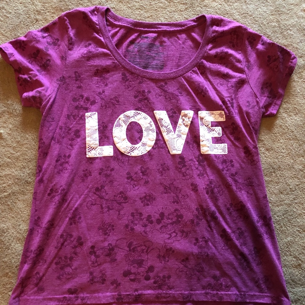 Disney Minnie & Mickey Love shirt. Women’s 2XL